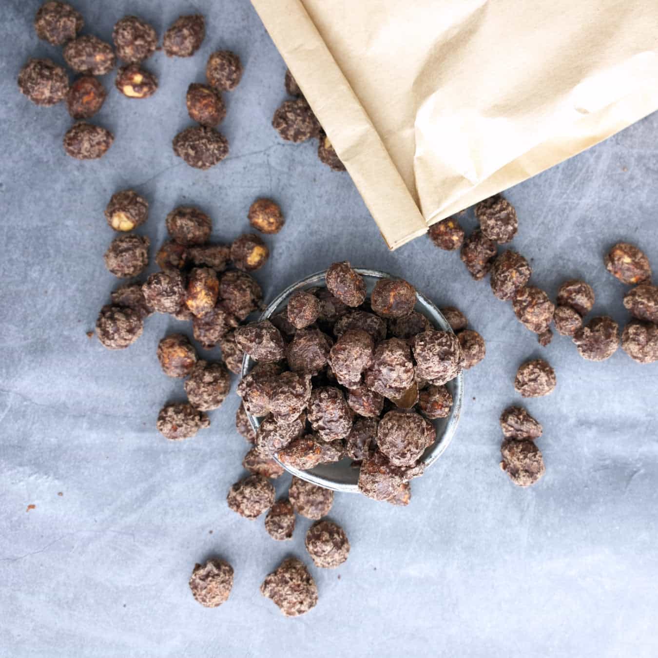 Gebrannte Bio-Haselnüsse mit Zartbitterschokolade - vegan - Großpackung -  TARABAO