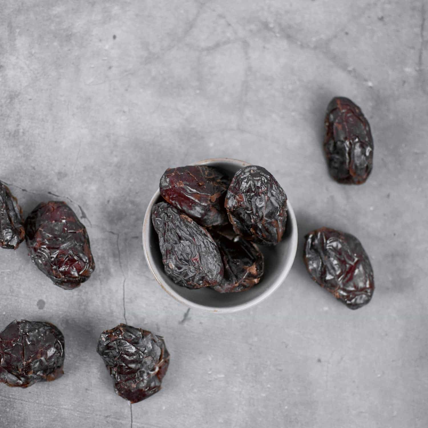 Bio Medjoul-Datteln mit Stein