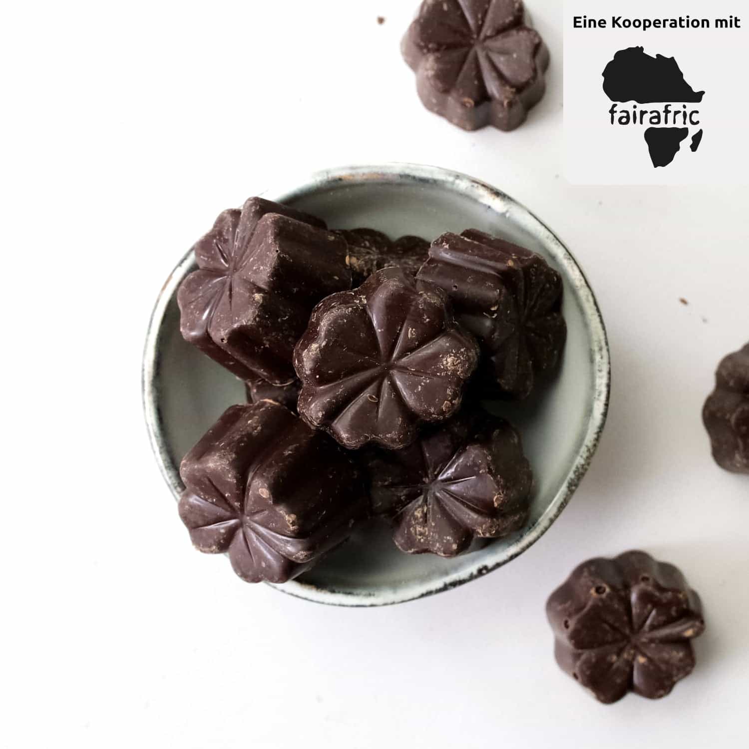 Bio Schoko-Kleeblätter Zartbitterschokolade mit 70% Kakaoanteil