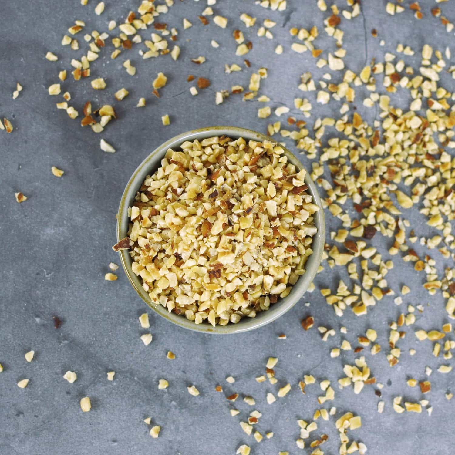 Bio Haselnüsse gehackt & geröstet