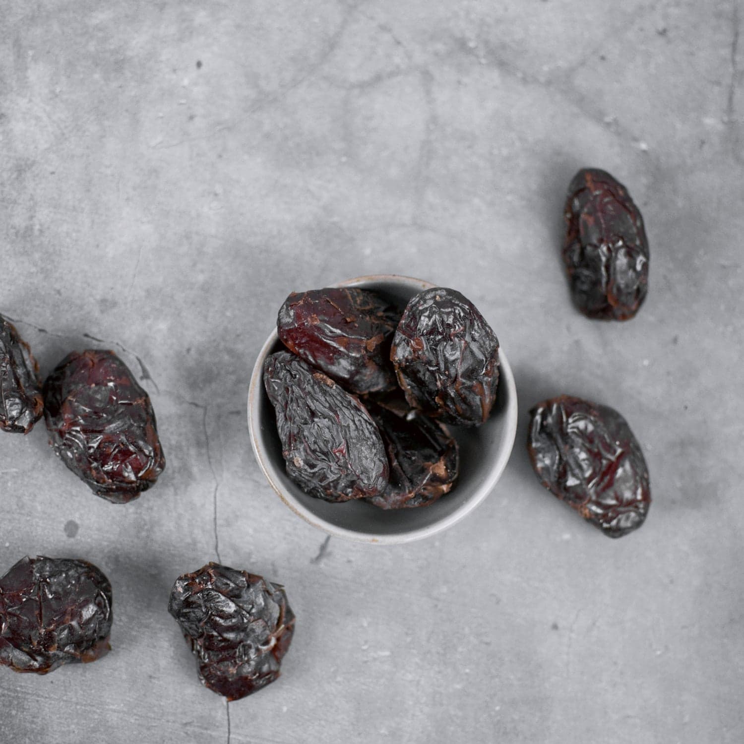 Bio Medjoul-Datteln mit Stein